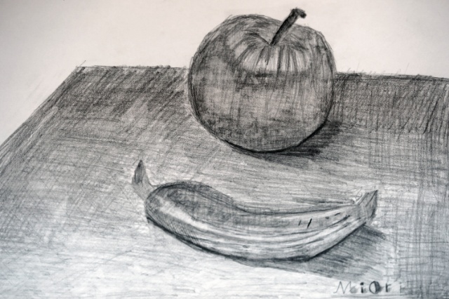 小学校五年生のりんごとバナナのデッサン